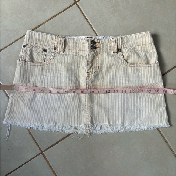 Abercrombie & Fitch corduroy raw hem beige low waist mini skirt - Picture 7 of 8